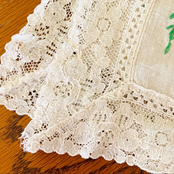Vintage Hand Embroidered Linen Lace Dresser Scarf - Picture 6 of 11